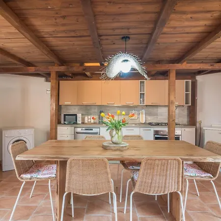 Degli Archi Villa